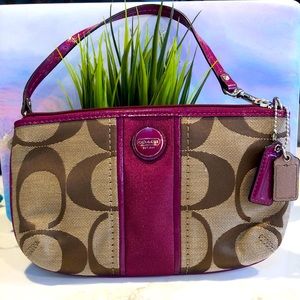 Large Signiture Coach Wristlet
